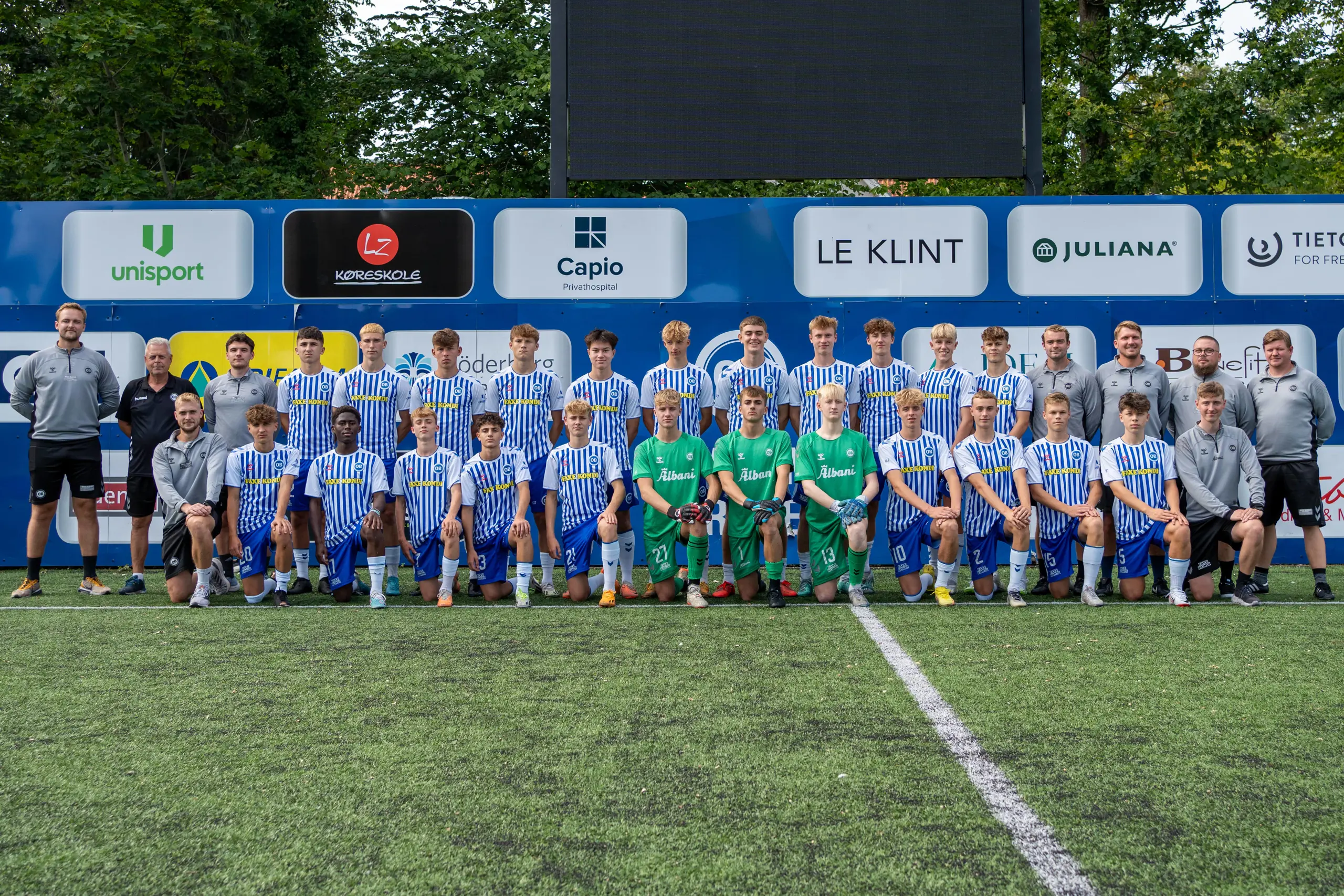 Holdfoto-min