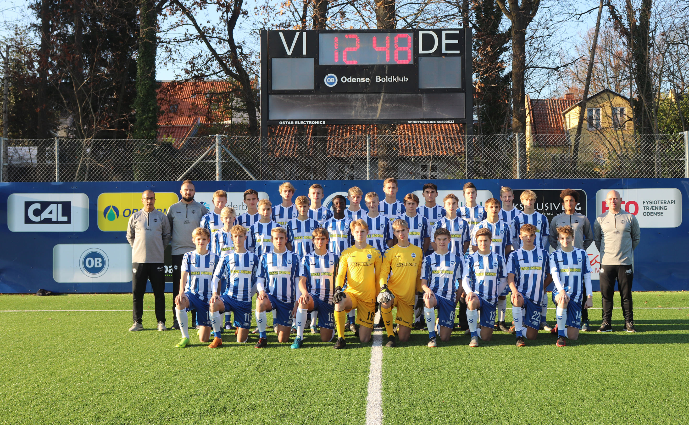 u17 holdfoto