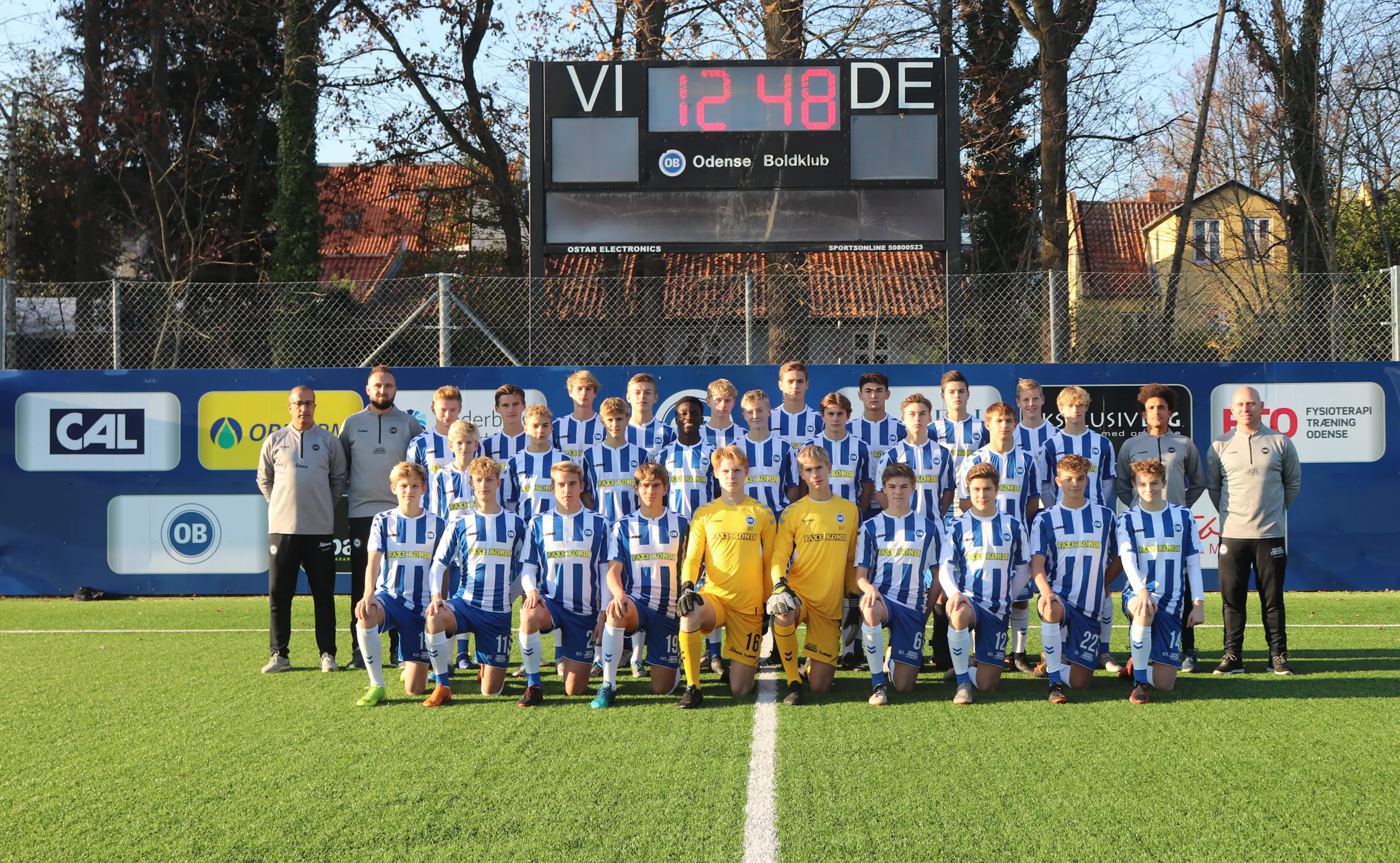 u17 holdfoto