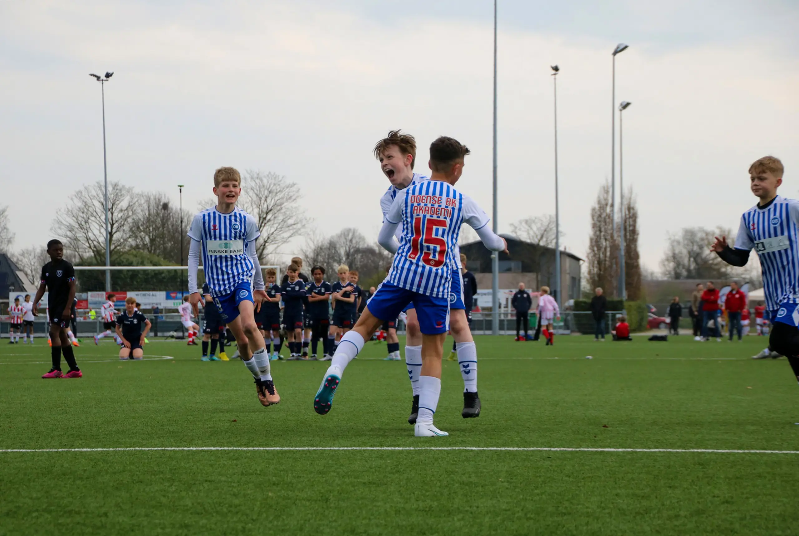 U13