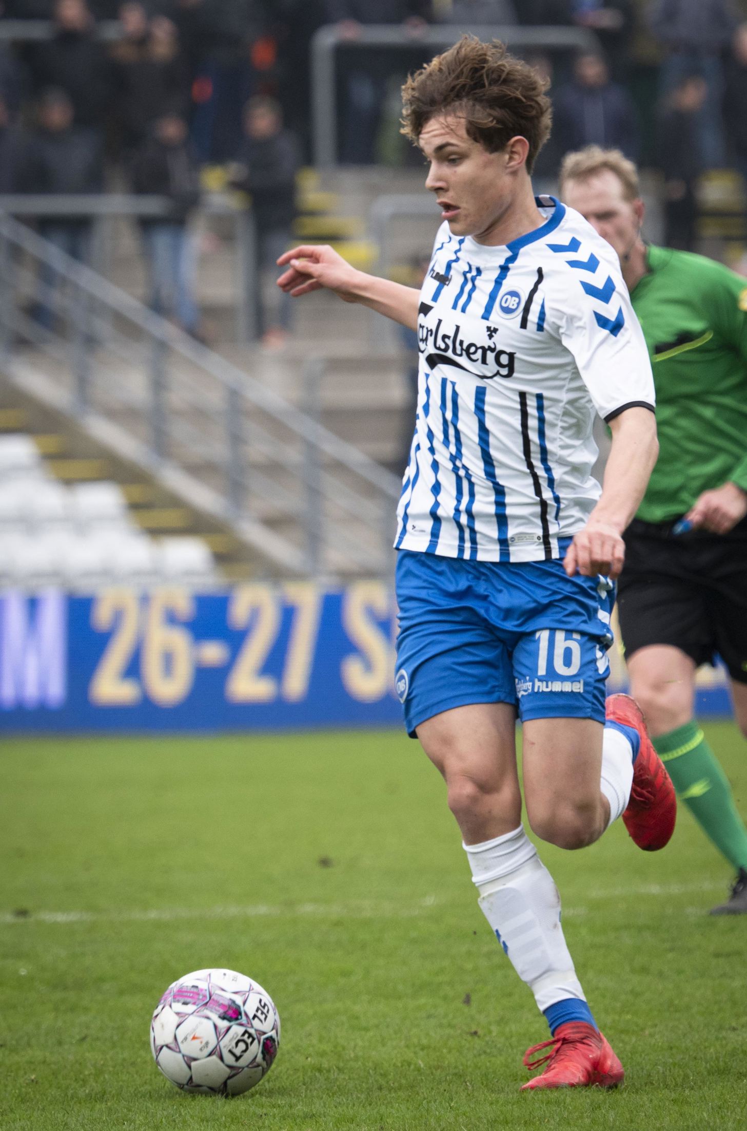 - Vi må ikke være bange
for at spille vores eget spil